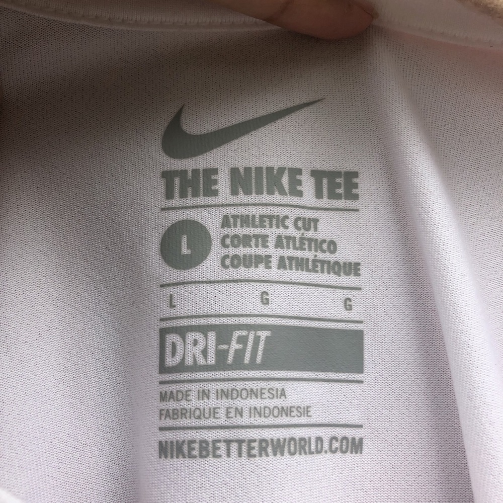 Nike Dri-Fit T-shirt. - Picture 2 of 4